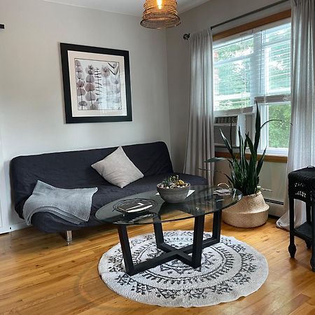 Au Coq Du Bonheur Bed & Breakfast Magog Eksteriør bilde