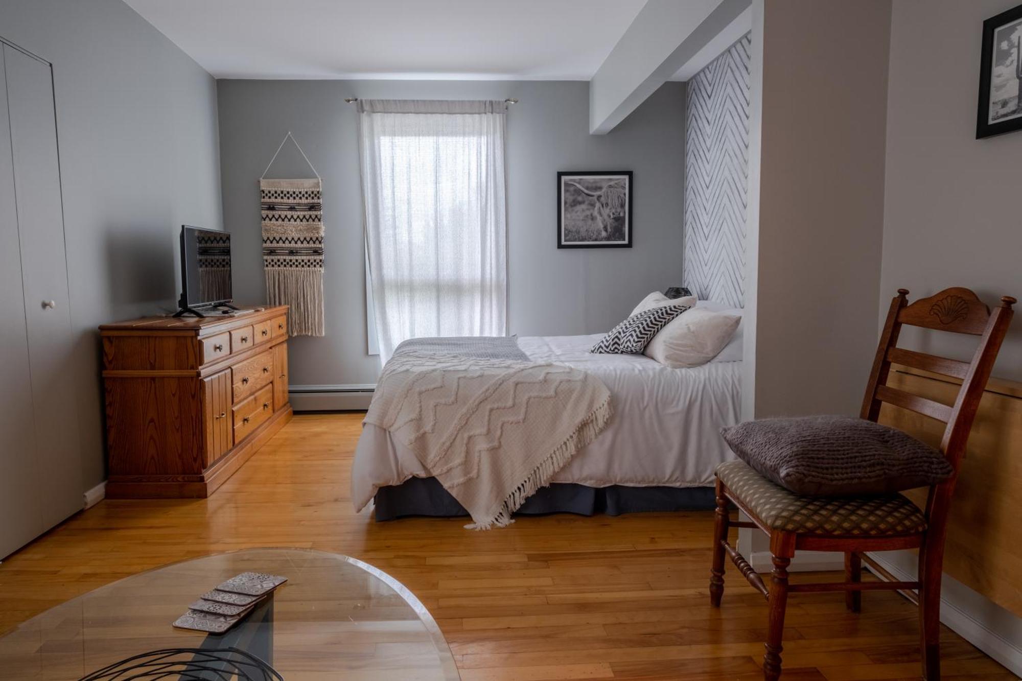 Au Coq Du Bonheur Bed & Breakfast Magog Eksteriør bilde
